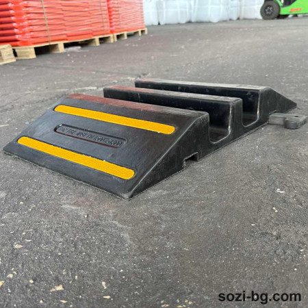 KAB-PRO-SH-40 – 40 Ton Rubber Ramp for Hoses and Cables | 2x 70×70 mm Channels